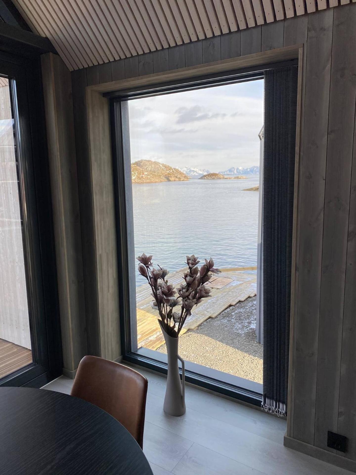 Ny Leilighet I Henningsvaer! エクステリア 写真