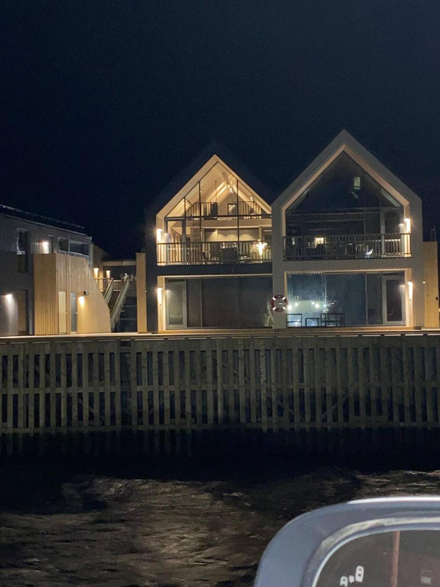 Ny Leilighet I Henningsvaer! エクステリア 写真