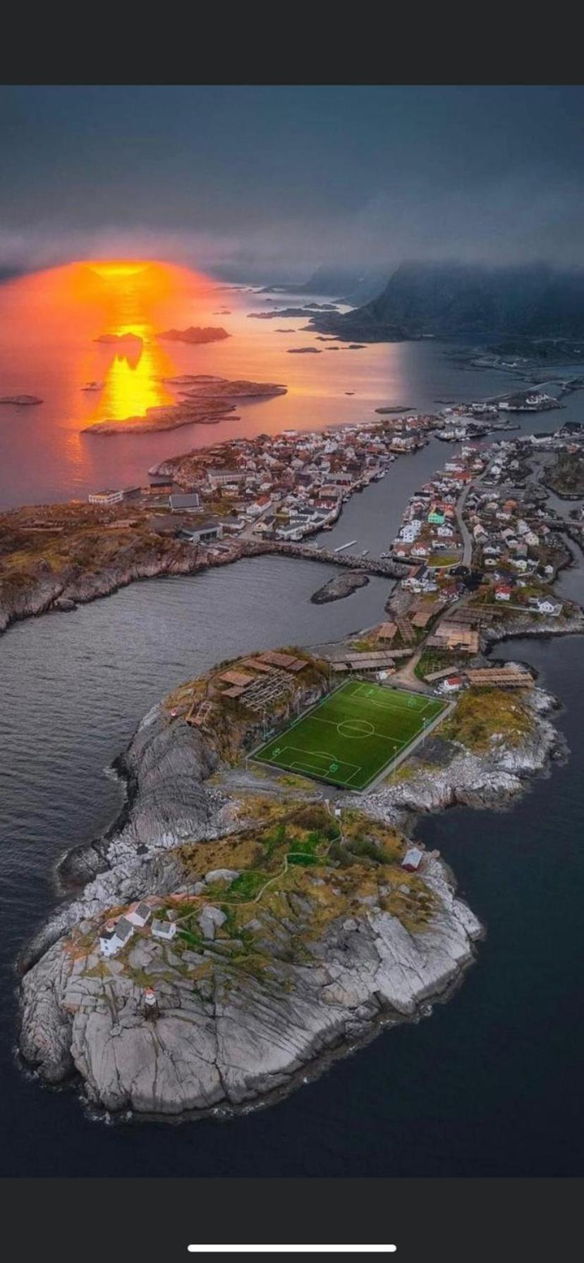 Ny Leilighet I Henningsvaer! エクステリア 写真