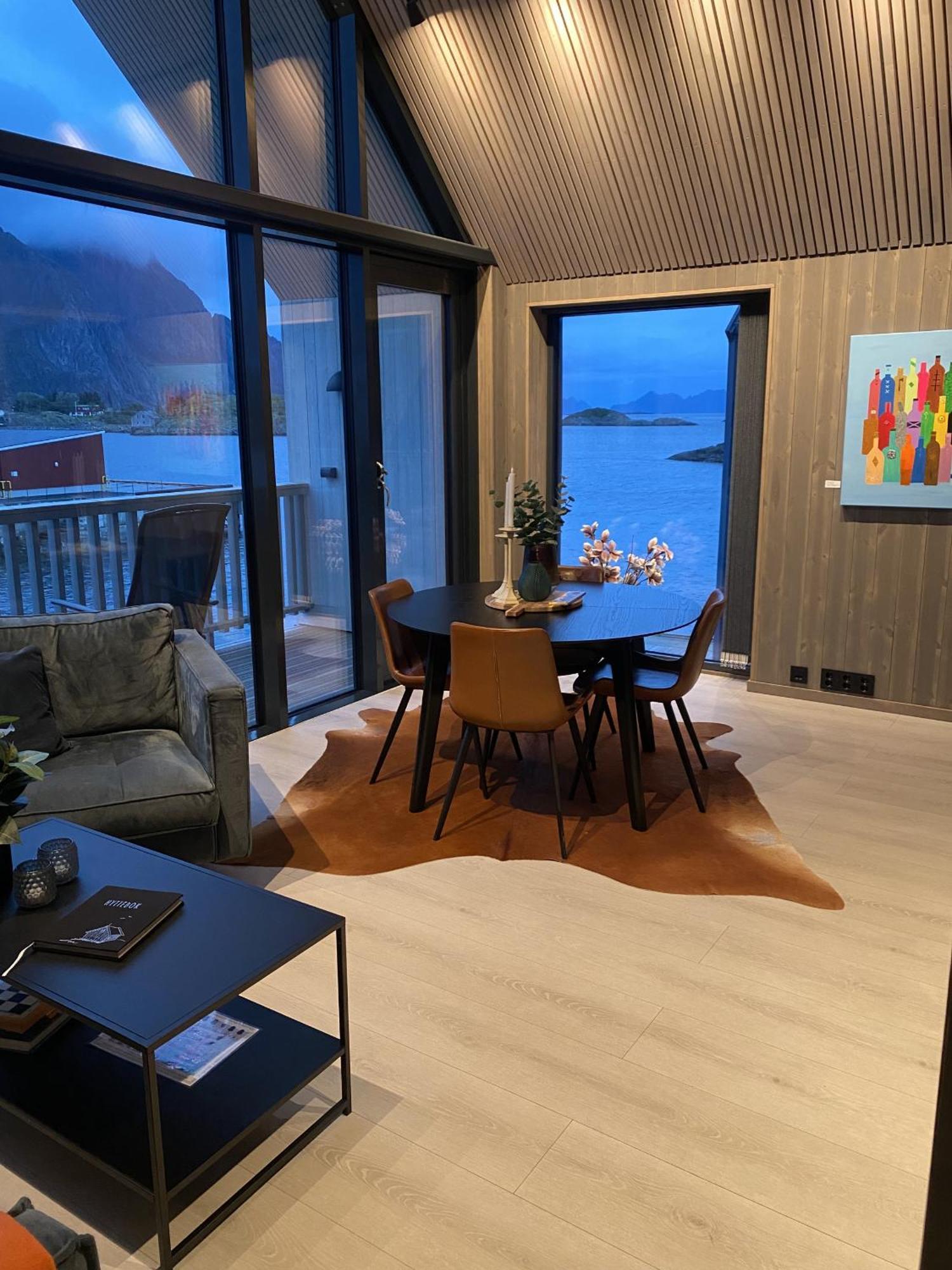 Ny Leilighet I Henningsvaer! エクステリア 写真