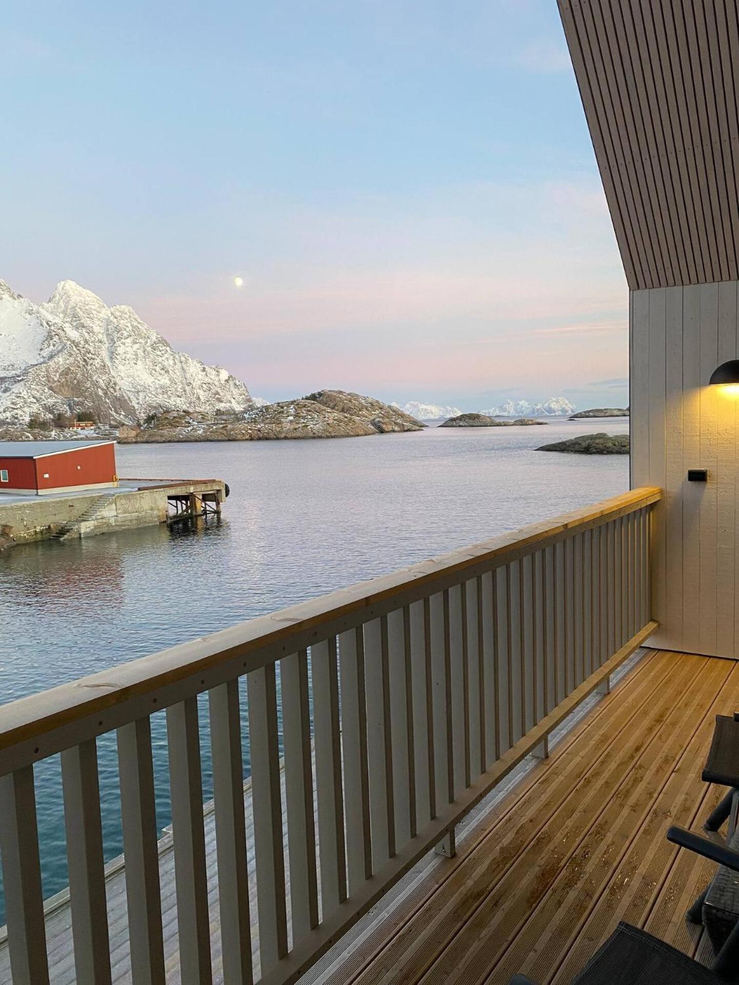 Ny Leilighet I Henningsvaer! エクステリア 写真